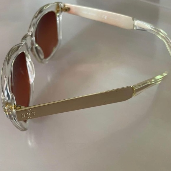 Tory Burch Sunglasses Clear Frames, Gold Mirrored Bows, Tan Lenses & Case - Picture 4 of 11